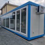 Monobloque oficina de ventas «Glass» 12×2,5 m – cristalera panorámica y aislamiento 100 mm (climatizado)