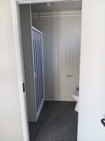 Monobloque oficina 6 m con baño y ducha – estructura reforzada apilable con aire acondicionado