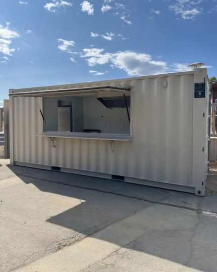 Contenedor de 20 pies equipado «snack bar» – cocina completa (frigoríficos, campana, freidora)
