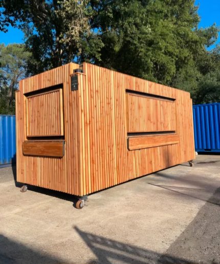 Contenedor bar snack 20 pies «Guinguette» – revestimiento de madera de Douglas, extractor y fregadero
