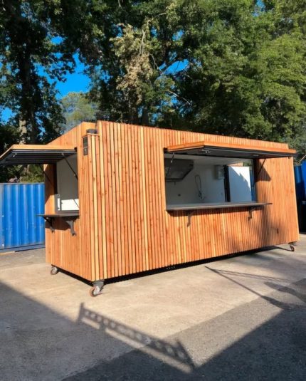 Contenedor bar snack 20 pies «Guinguette» – revestimiento de madera de Douglas, extractor y fregadero