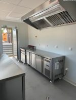 Contenedor de 20 pies equipado «snack bar» – cocina completa (frigoríficos, campana, freidora)